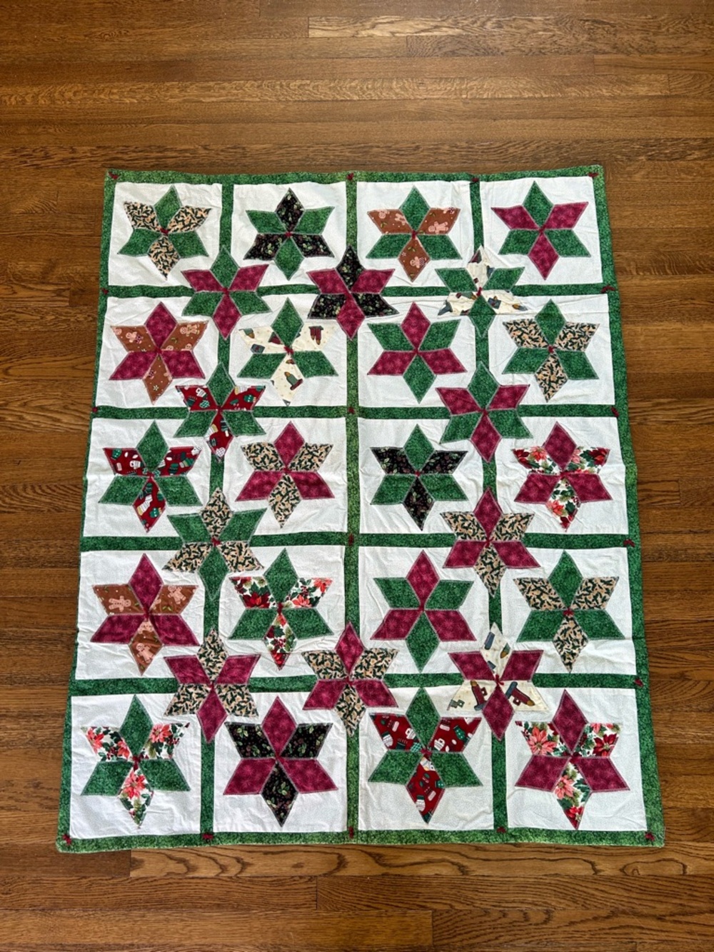 Quilt, vintage handmade Christmas Star quilt 56”x45.5”